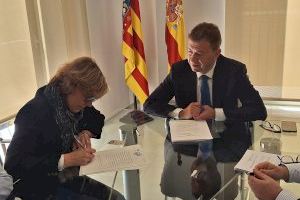L'alcaldessa signa la cessió de les parcel·les al Consell per a la construcció d'habitatge públic assequible