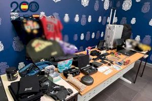 Violentos ladrones asaltan casas en Alicante, agreden a sus propietarios y escapan de la Policía: la odisea de los agentes para capturarlos Violentos ladrones asaltan casas en Alicante, agreden a sus propietarios y escapan de la Policía: la odisea de los agentes para capturarlos