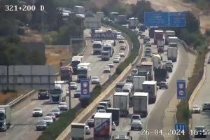 20 quilòmetres d'embós en l'A-7 per un accident a Bétera