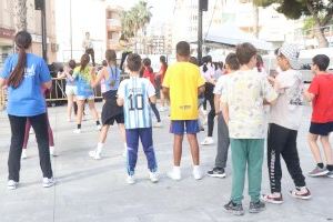 Los jóvenes, primeros en disfrutar del dispositivo montado para la celebración de “El Campello Fitness” este fin de semana - (foto 4)