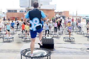Los jóvenes, primeros en disfrutar del dispositivo montado para la celebración de “El Campello Fitness” este fin de semana - (foto 8)