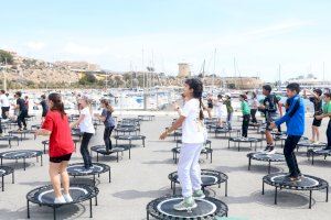 Los jóvenes, primeros en disfrutar del dispositivo montado para la celebración de “El Campello Fitness” este fin de semana - (foto 12)