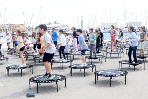 Los jóvenes, primeros en disfrutar del dispositivo montado para la celebración de “El Campello Fitness” este fin de semana - (foto 13)