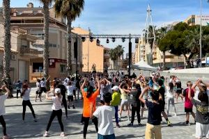Los jóvenes, primeros en disfrutar del dispositivo montado para la celebración de “El Campello Fitness” este fin de semana - (foto 18)
