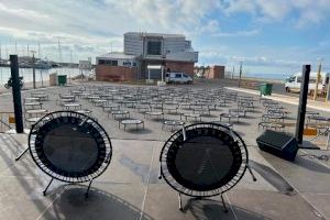 Los jóvenes, primeros en disfrutar del dispositivo montado para la celebración de “El Campello Fitness” este fin de semana