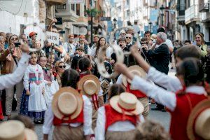 Decenas de niños participan en un multitudinario ‘Pregonet’ en honor a la Mare de Déu del Lledó