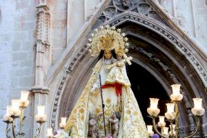 Gandia honra la Mare de Déu dels Desamparats