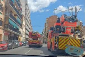 Los bomberos se movilizan por un incendio en el centro de Mislata