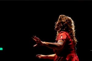La artista argentina Gricelda Rinadi realizará este jueves un espectáculo de narración oral en la Biblioteca