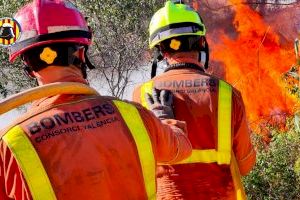 Atajan el incendio de Llíria tras obligar a evacuar a los vecinos de la zona
