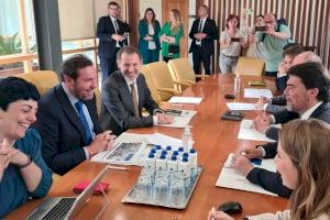 Barcala y Puente abordan los grandes proyectos de futuro para relanzar la red de transportes de Alicante Barcala y Puente abordan los grandes proyectos de futuro para relanzar la red de transportes de Alicante