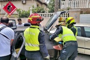 Un home ferit després d'un aparatós xoc entre dos vehicles a Orihuela - (foto 2)