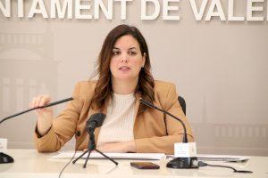 Els socialistes critiquen que els apartaments turístics proliferen en els baixos comercials davant la inacció de Catalá Els socialistes critiquen que els apartaments turístics proliferen en els baixos comercials davant la inacció de Catalá
