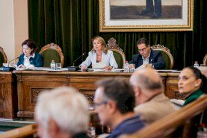 Carrasco: “Castelló és hui una ciutat més atractiva per a les inversions, amb més qualitat de vida i amb menys imposats per al seu veïns” Carrasco: “Castelló és hui una ciutat més atractiva per a les inversions, amb més qualitat de vida i amb menys imposats per al seu veïns”