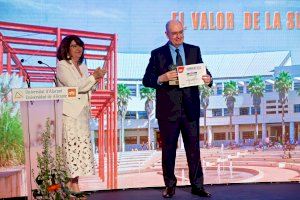 La UA nombra “Alumni de honor” al economista Jorge Padilla Blanco, presidente de Compass Lexecon EMEA La UA nombra “Alumni de honor” al economista Jorge Padilla Blanco, presidente de Compass Lexecon EMEA
