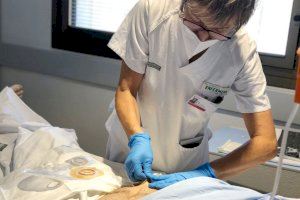 Estos cuatro hospitales públicos de la Comunitat Valenciana reciben el primer sello de humanización de cuidados a personas ostomizadas
