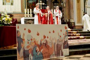 Vigilia de Pentecostés, en la Catedral, presidida por el Arzobispo, y simultáneamente en Lliria, Bocairent y el Grao de Gandia