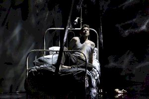 Les Arts estrena ‘Tránsito’, de Jesús Torres, un sobrecogedor canto el desarraigo en un nuevo montaje de Carles Alfaro