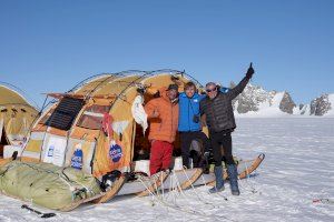 Dirigida por un castellonense, se estrena en Belgrado la película sobre la travesía polar Trineo de Viento