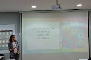 Personal del Ayuntamiento de Olocau y miembros de Protección Civil participan en un taller de lenguaje inclusivo y no sexista - (foto 6)