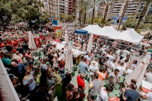 Mahou da la bienvenida a las fiestas lanzando la primera mascletá preparada con las cenizas de Hogueras 2023