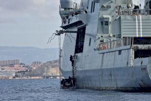 Una célula terrorista pretendía "atentar" en el Puerto de Alicante: así ha sido el ejercicio de asalto de la Guardia Civil desde un buque - (foto 3)
