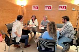 El PSPV se reúne con la asociación de vecinos de la playa de Nules para escuchar sus reivindicaciones para la regeneración de la costa