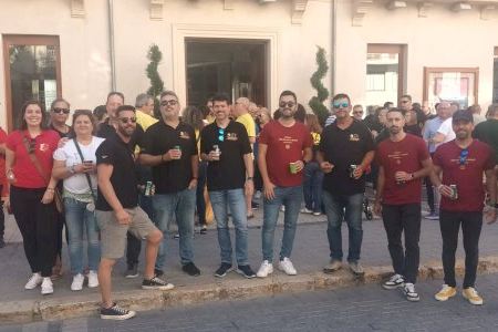 Los Moros y Cristianos de El Campello participan en el encuentro de embajadas que se celebra en Xixona