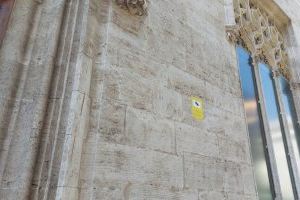 El Ayuntamiento de València retirará los carteles de ‘zona videovigilada’ colocados en los monumentos históricos