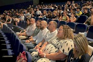 El director de l'IVAJ assisteix a la representació a Altea de Qui soc jo quan ningú en mira - (foto 2) El director de l'IVAJ assisteix a la representació a Altea de Qui soc jo quan ningú en mira - (foto 2)