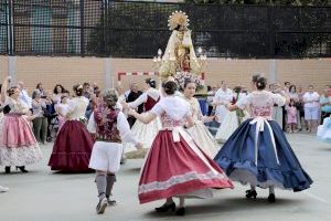 La Virgen de los Desamparados visita la parroquia Patriarca San José de Valencia y su colegio diocesano - (foto 2) La Virgen de los Desamparados visita la parroquia Patriarca San José de Valencia y su colegio diocesano - (foto 2)