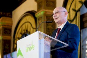 El microbiòleg de la UA Francis Mojica arreplega el Premi Anove en la categoria de “Noves Tècniques” - (foto 2)