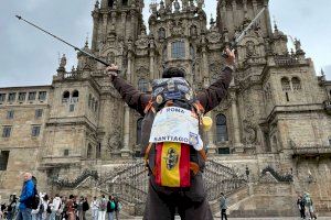 3.000 kilómetros de esperanza desde Roma hasta Compostela: el valenciano José Arredondo llega a Santiago en una gesta solidaria