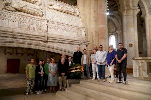 Vila-real peregrina a la tomba de Jaume I en l'any del 750é Aniversari de la Fundació de la ciutat i la parròquia Arxiprestal - (foto 4) Vila-real peregrina a la tomba de Jaume I en l'any del 750é Aniversari de la Fundació de la ciutat i la parròquia Arxiprestal - (foto 4)