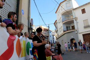 El món rural també ix en defensa del col·lectiu LGTBIQ+: un arc de Sant Martí humà recorre un poble de Castelló - (foto 3)