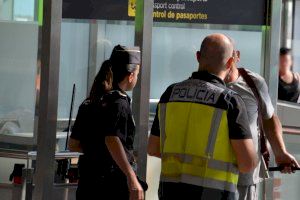 Cuatro pasajeros heridos al caer un techo en el aeropuerto de Valencia