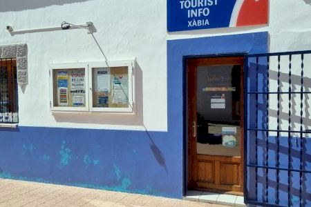 La concejalía de Turismo abre el punto de información del Paseo Tenista David Ferrer