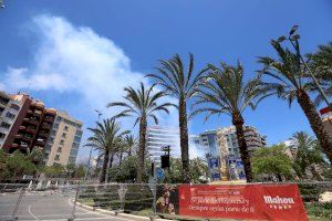 Una traca valenciana de 50 metres obri la mascletà de Turis a Alacant amb un 'bombardeig' clàssic i digital