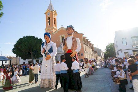 Benetússer danza y procesiona por el Corpus en sus Fiestas Mayores
