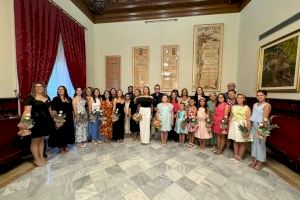 Las falleras mayores de Sueca 2025 y sus cortes de honor se presentan oficialmente ante las autoridades