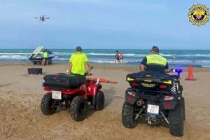 El bany més car per a un home en una platja de Sagunt: es fica a l'aigua amb bandera roja i la Policia descubrix que era un fugitiu