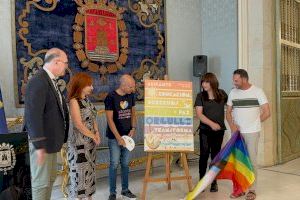 Alicante conmemora el Día del Orgullo con un acto institucional y el despliegue de la pancarta LGTBI en el Ayuntamiento - (foto 3) Alicante conmemora el Día del Orgullo con un acto institucional y el despliegue de la pancarta LGTBI en el Ayuntamiento - (foto 3)