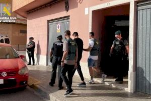 Brutal asalto a plena luz del día en Sueca: dos detenidos por acuchillar a una trabajadora que se enfrentó a los asaltantes