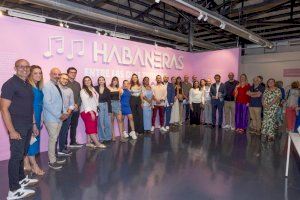 Inaugurada la exposición “Entre las olas Tatuadas”