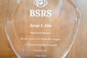 Un reputado oftalmólogo valenciano recibe una prestigiosa distinción y es reconocido como uno de los más influyentes del mundo - (foto 3) Un reputado oftalmólogo valenciano recibe una prestigiosa distinción y es reconocido como uno de los más influyentes del mundo - (foto 3)