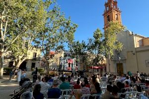Conciertos de Los Zigarros, Taburete y Camela, pirotecnia, homenajes a Nino Bravo y a ABBA y monólogos, en la Gran Feria de València - (foto 5) Conciertos de Los Zigarros, Taburete y Camela, pirotecnia, homenajes a Nino Bravo y a ABBA y monólogos, en la Gran Feria de València - (foto 5)