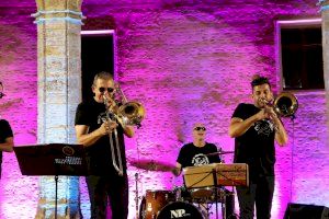 El festival de música "Les Nits del Castell" ompli el claustre en el seu primer concert - (foto 3)