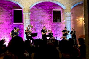 El festival de música "Les Nits del Castell" ompli el claustre en el seu primer concert - (foto 4)