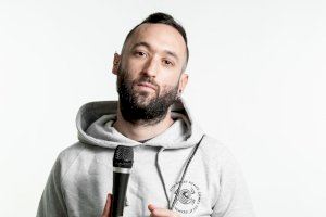 Discovery Lab contará como presentador de las diferentes propuestas con el monologuista Arnau Soler Discovery Lab contará como presentador de las diferentes propuestas con el monologuista Arnau Soler