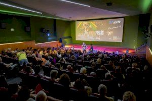 Estrellas del ajedrez y del cine se dan la mano en la presentación de la película Menudas Piezas en el Festival de Cine de l'Alfás Estrellas del ajedrez y del cine se dan la mano en la presentación de la película Menudas Piezas en el Festival de Cine de l'Alfás